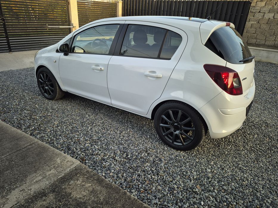 Opel Corsa D 2010 1.4 benzina