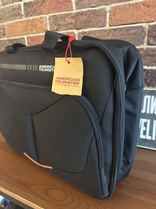 Нова American Tourister чанта за ръчен багаж с етикет