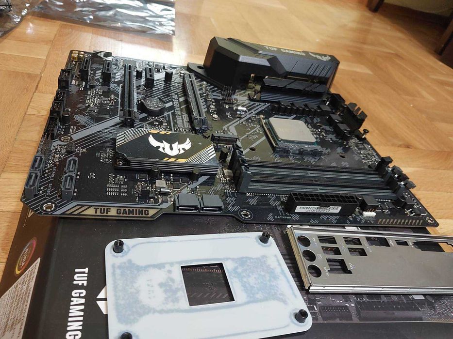 AMD Ryzen 7 3700X + Asus TUF B450 Plus Gaming