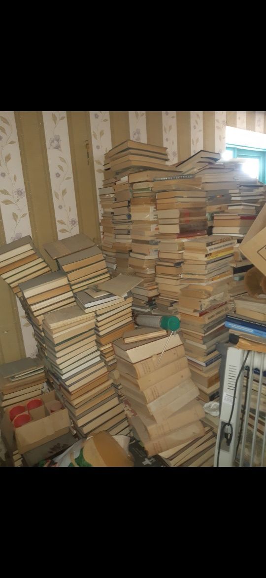 Книги продаются старые советские времена разные Книги. Антиквариат.