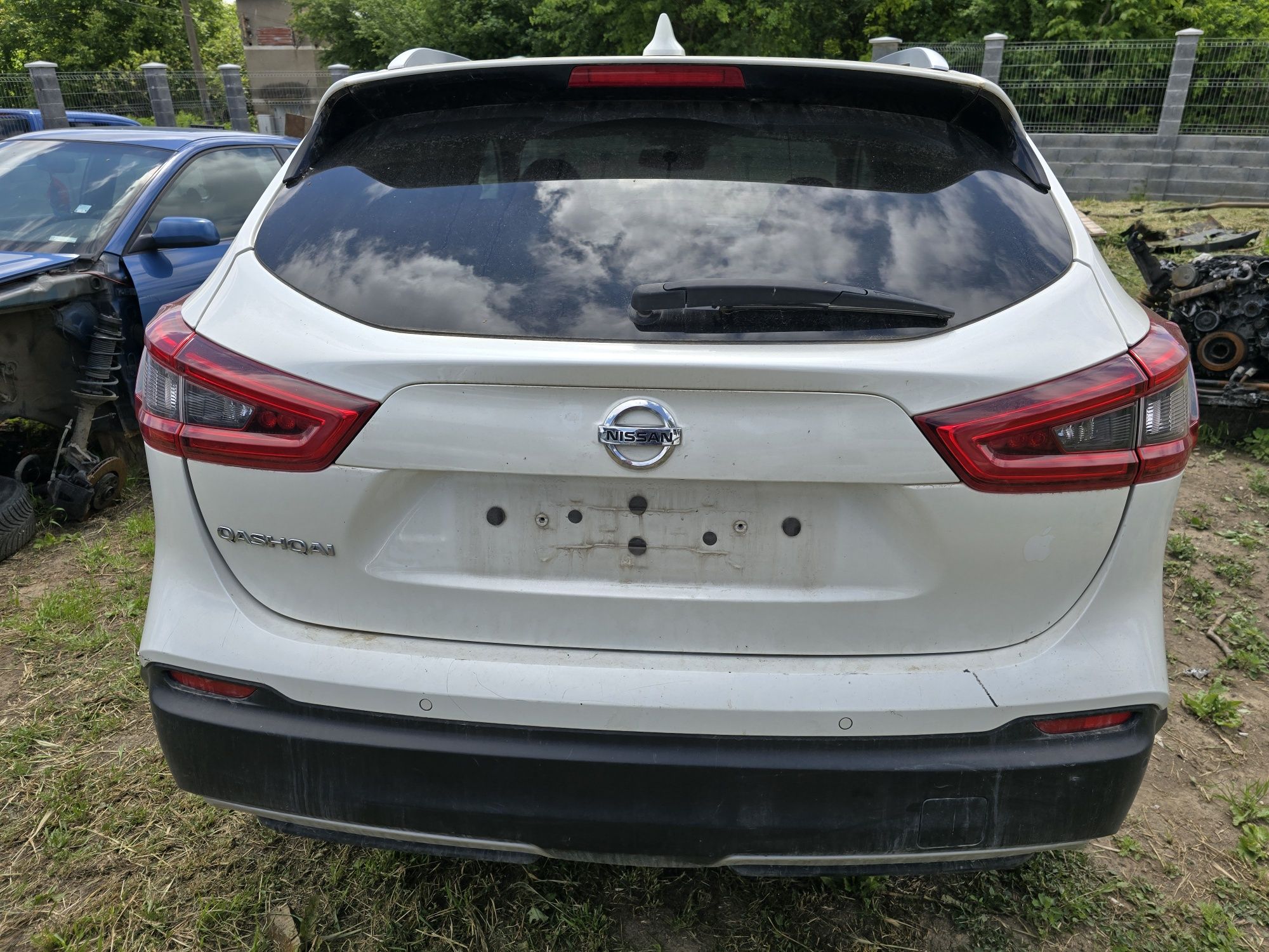 Продавам nisan qashqai на части