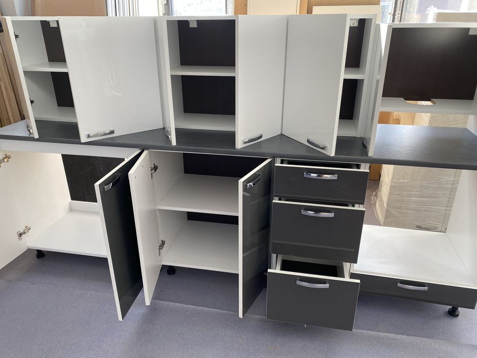 Mobila de bucatarie lucioasa 260 cm Noua !!