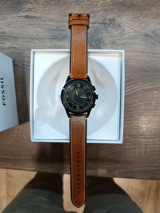 Fossil ръчен часовник Hybrid.