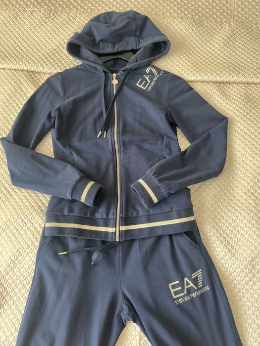 Продаю Костюм Emporio Armani