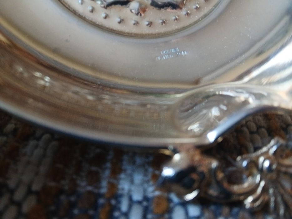 Позлатена бонбониера