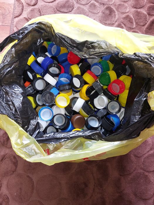 Продам пробки пластиковые.