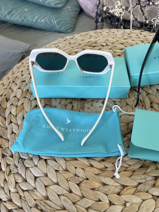 Слънчеви очила Emily Westwood нови