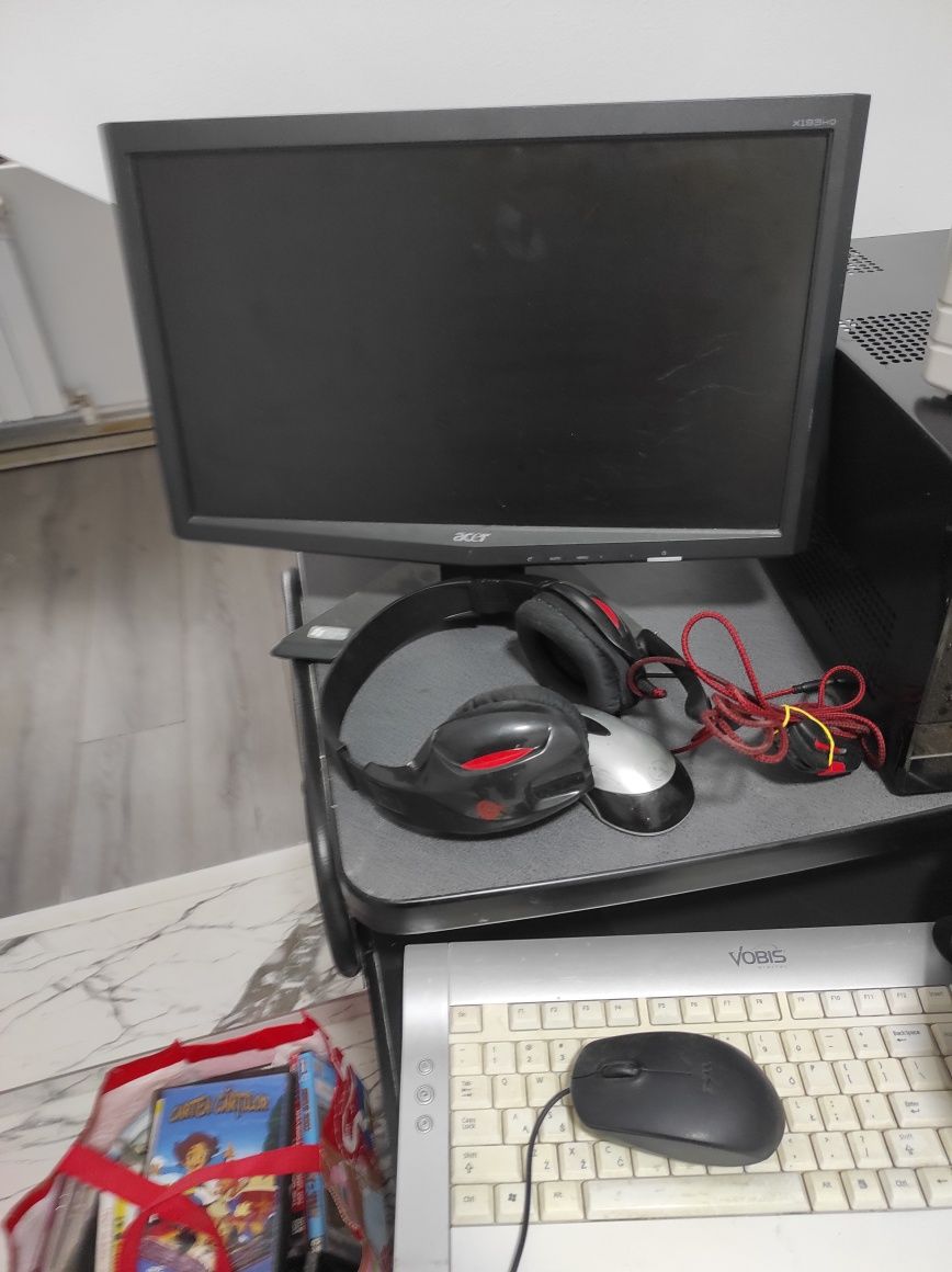 Sistem PC +monitor și multe altele