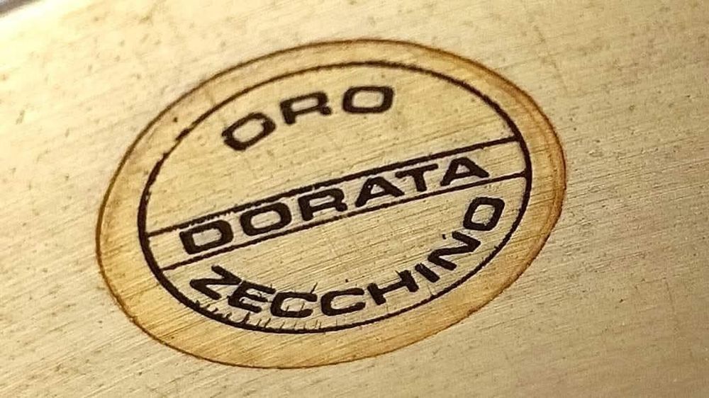 Купа с мраморна поставка