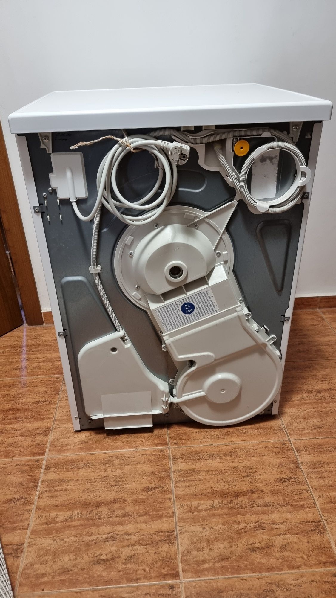 Сушилня с термопомпа Miele T8861 WP