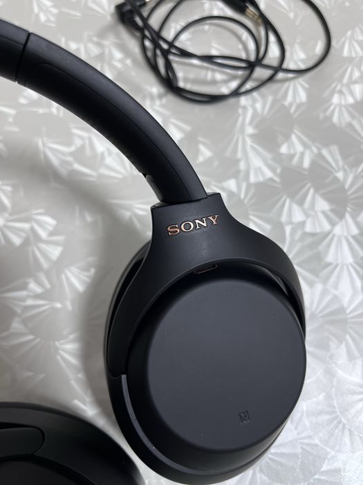 Наушники Sony WH-1000XM4 черный