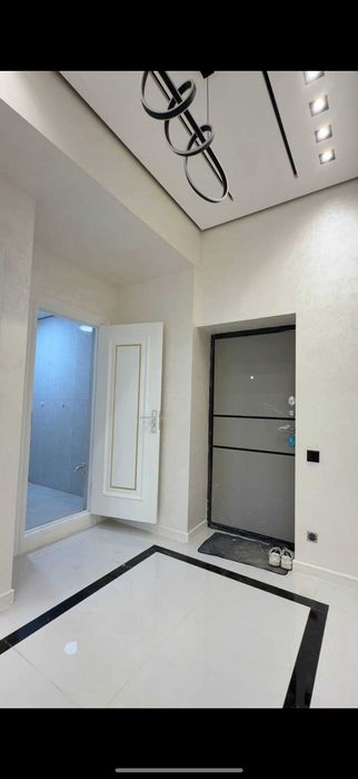 Ибн Сино Янги бозор Строй март томонда новостройка сотилади