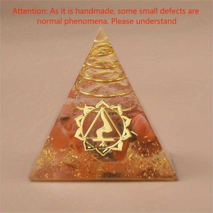7 piramide orgonice cu foiţă aur, cristale și simbol pentru 7 chakre