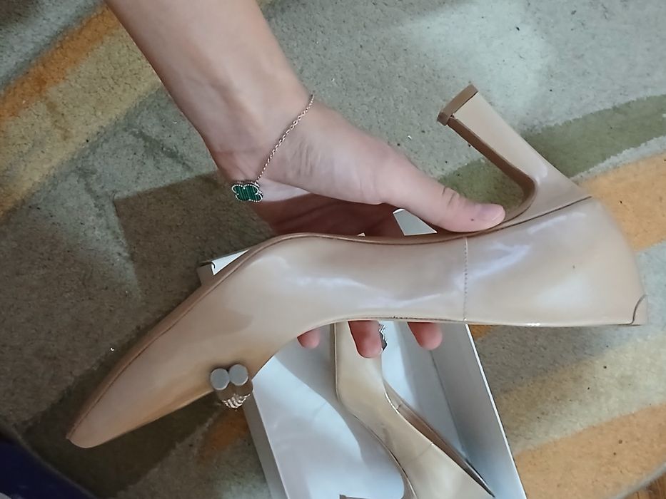 Обувки на нисък ток