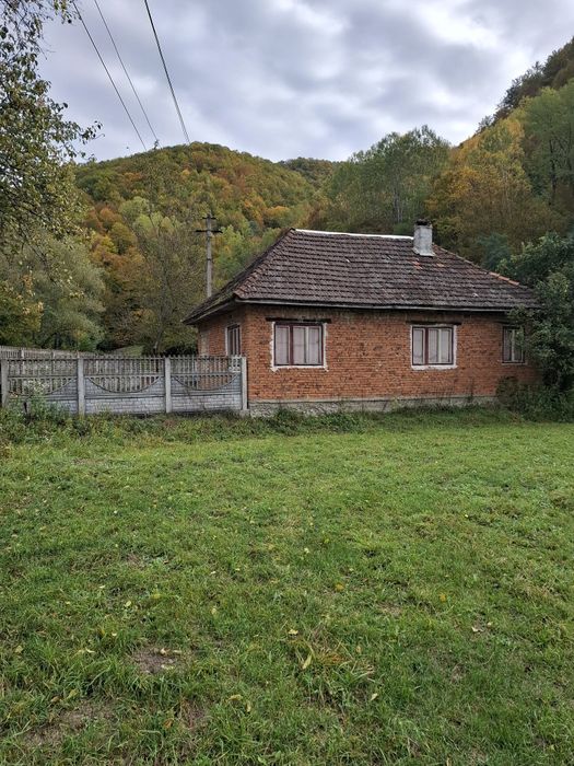 Vind casa cu gradina, , in sat Stanija jud. HD. Tel  0034642289102