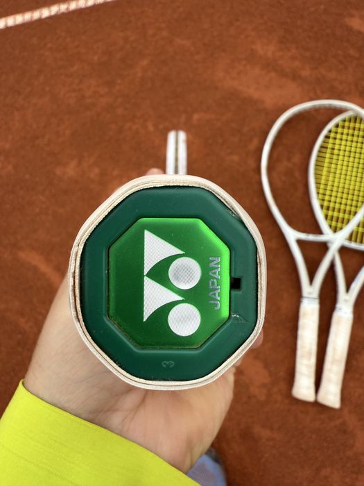 Vând yonex Vcore 100 2025