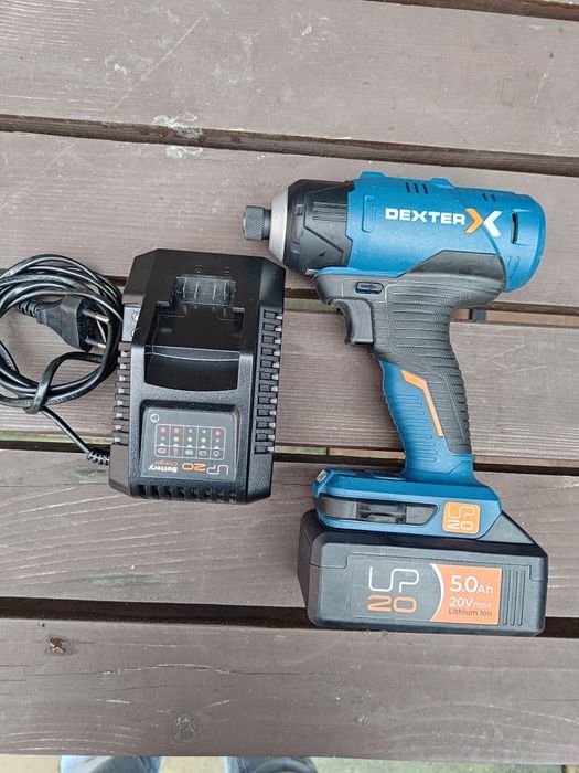 Mașina înșurubat cu impact 20V.