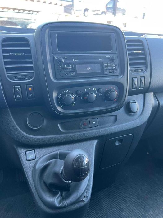 Opel Vivaro 2017 • 9 Locuri • 1.6 CDTI 145CP • Avarie Spate