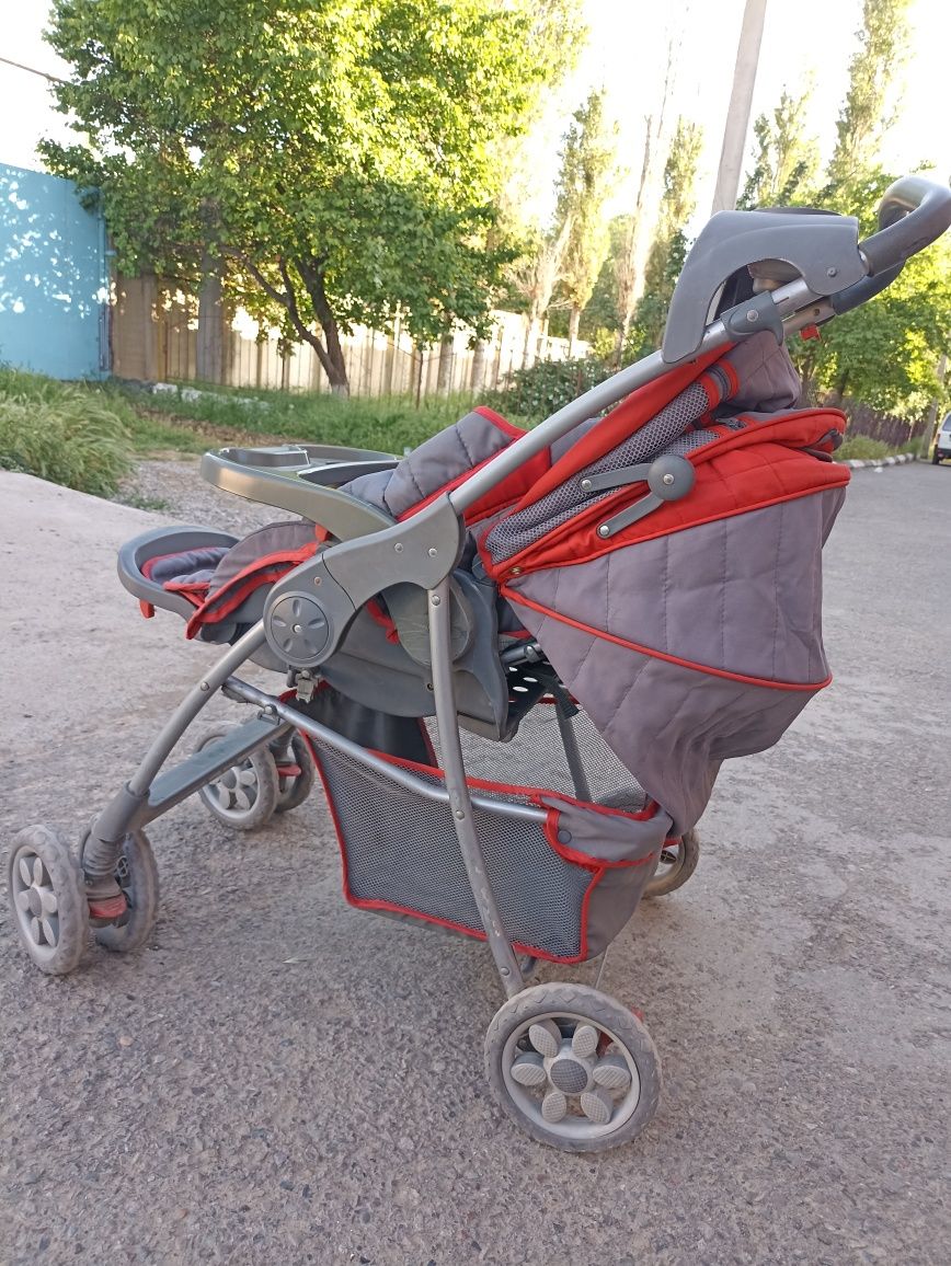 Продаётся детская коляска. Фото прилагается.