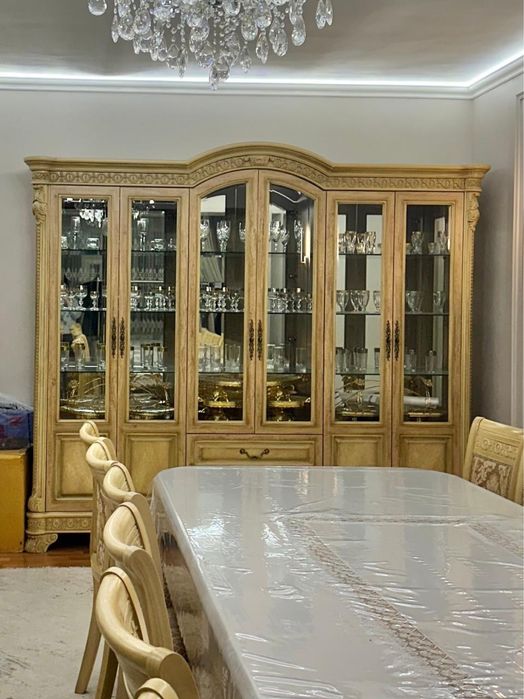 Продается комплект мебели для зала.