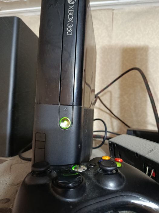 Xbox 360 e прошитая 500gb