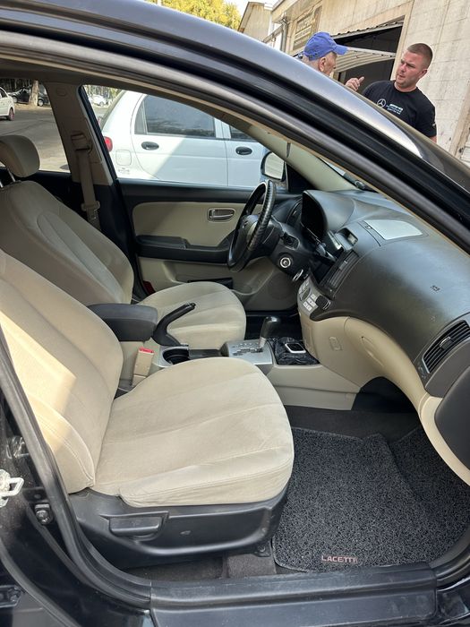 Hundai elantra 2007 srochna sotiladi xolati zor ortiqcha chiqimi yoq