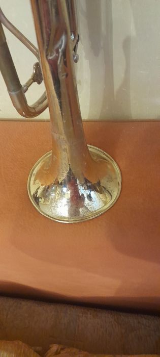 Trompeta model Holton Collegiate, fabricat în Elkhorn, SUA.