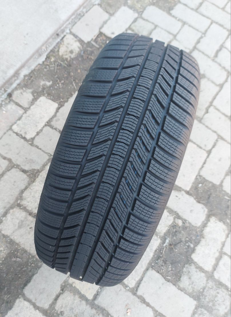 O bucată 255/50 R19 M+S iarnă - una Continental Pirelli