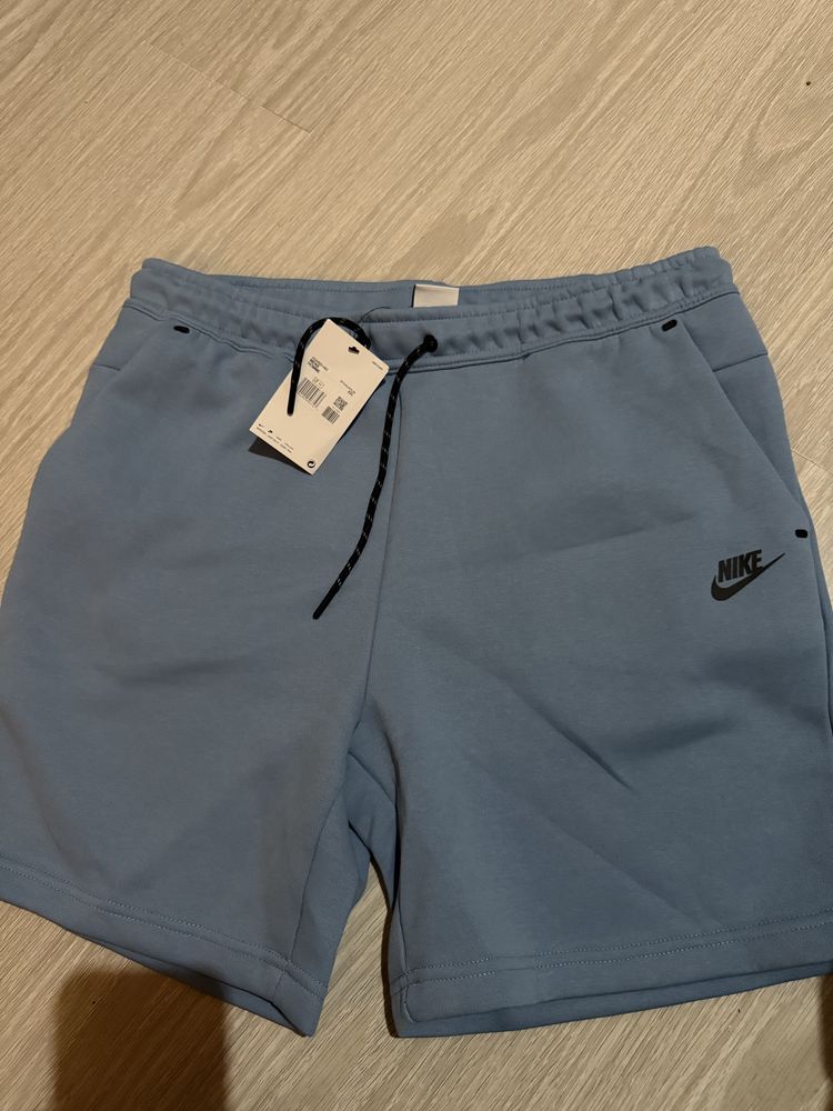 Къси панталонки NIKE TECH FLC