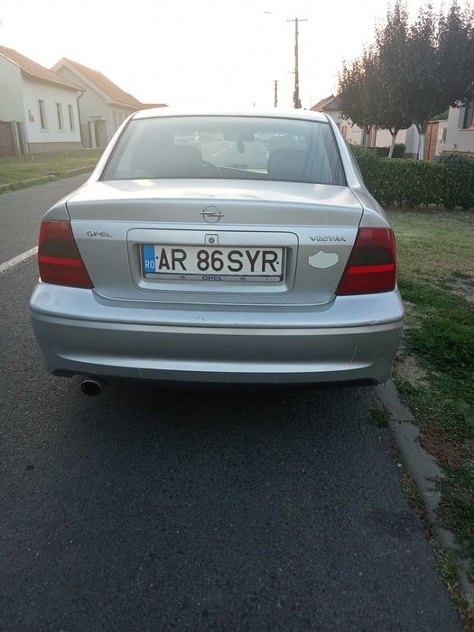 Mașina Opel Vectra