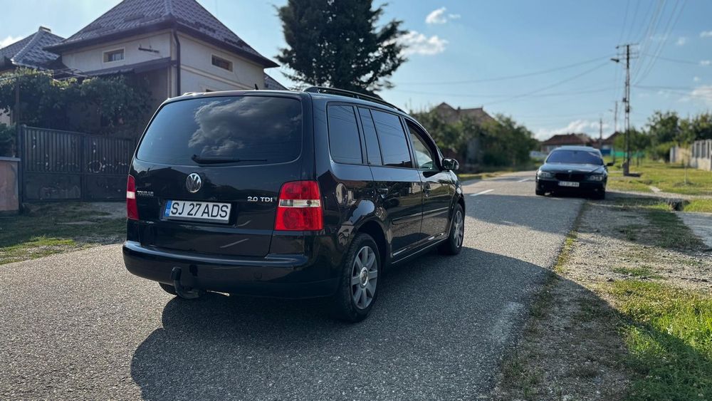 Vând touran 2.0 BKD