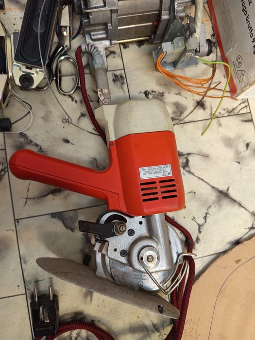 Дискова кроялна ножица работи перфектно