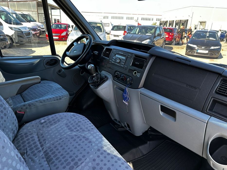 Ford Transit 8+1 (9 Locuri) - 2.2D 85CP - Clima * Pilot aut.