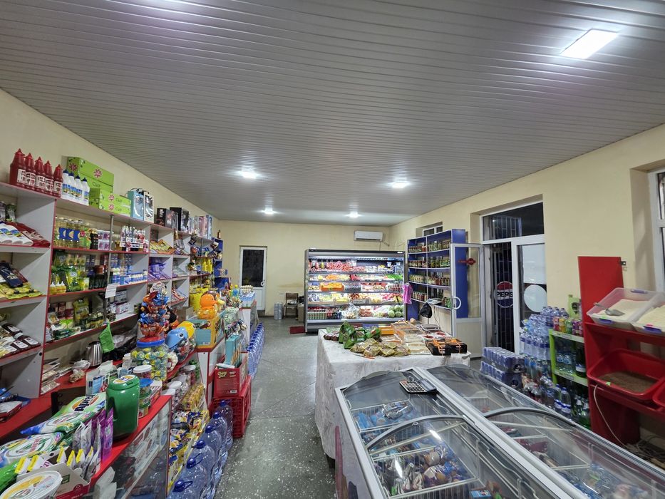 Magazin sotiladi 100 kvadrat. Nejiloy.