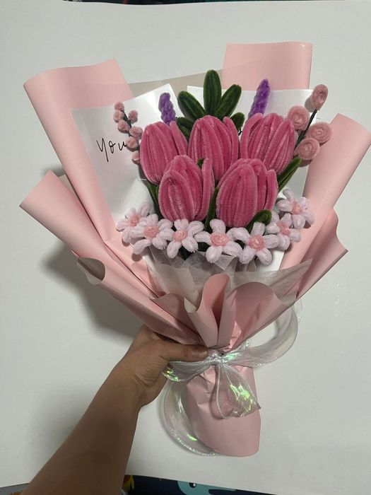 Brăduți,ornamente de crăciun, buchete de flori toate realizate manual