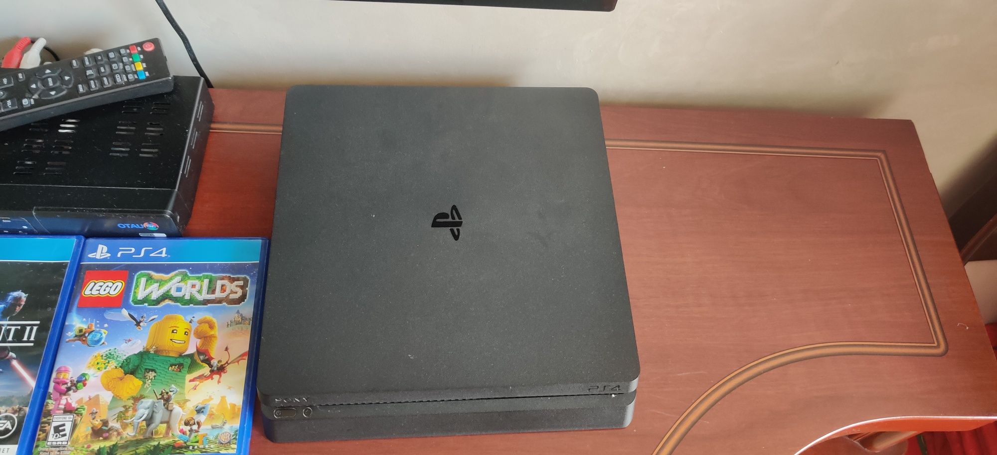 Playstation 4 slim