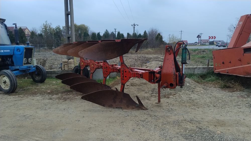 Plug kverneland 2+1+1 puțin folosit