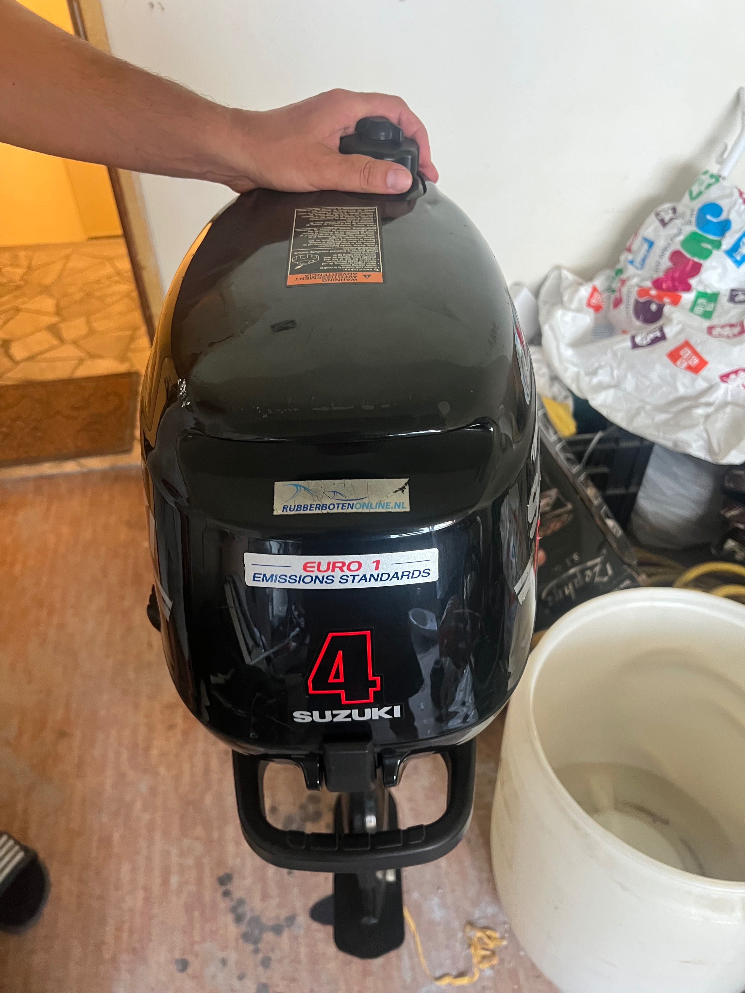 Извънбордов двигател Suzuki 4