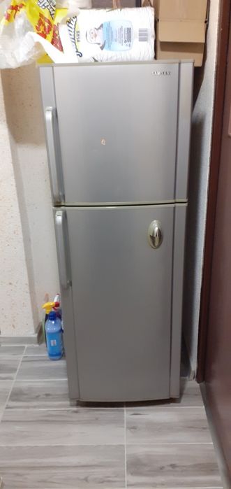 Хладилник с фризер Samsung