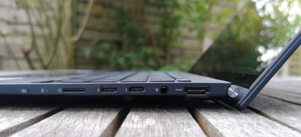 Laptop ASUS Zenbook 14 UM3402YA, OLED, 16GB, 1TB SSD, in garantie