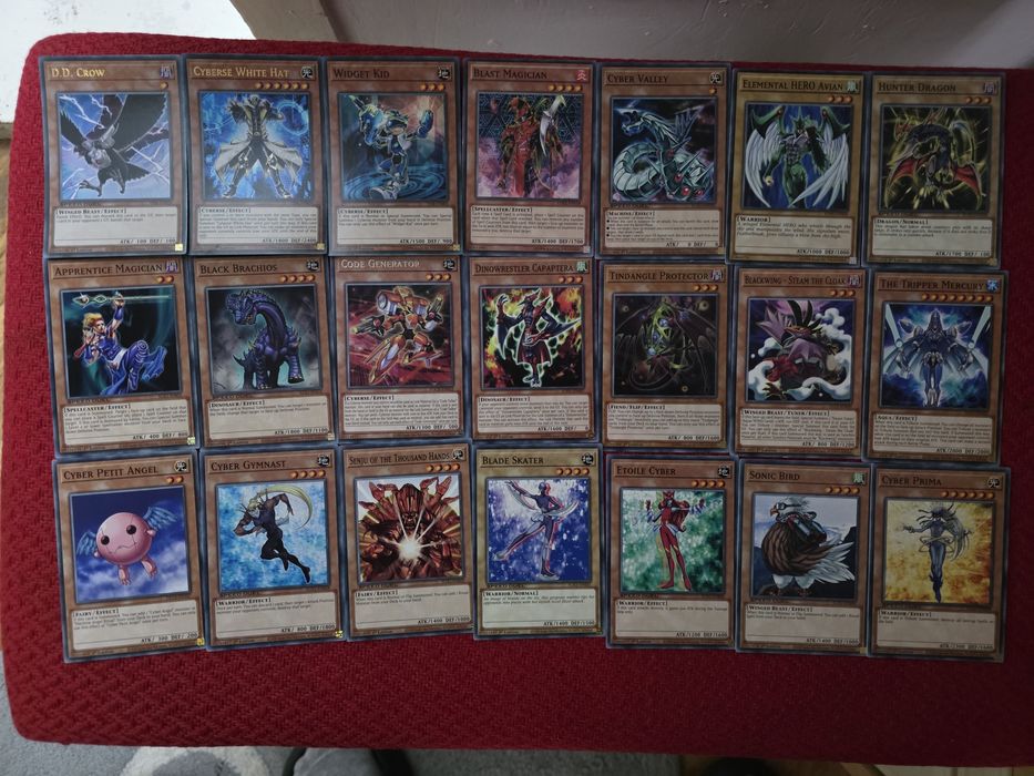 Продавам Yu-gi-oh карти