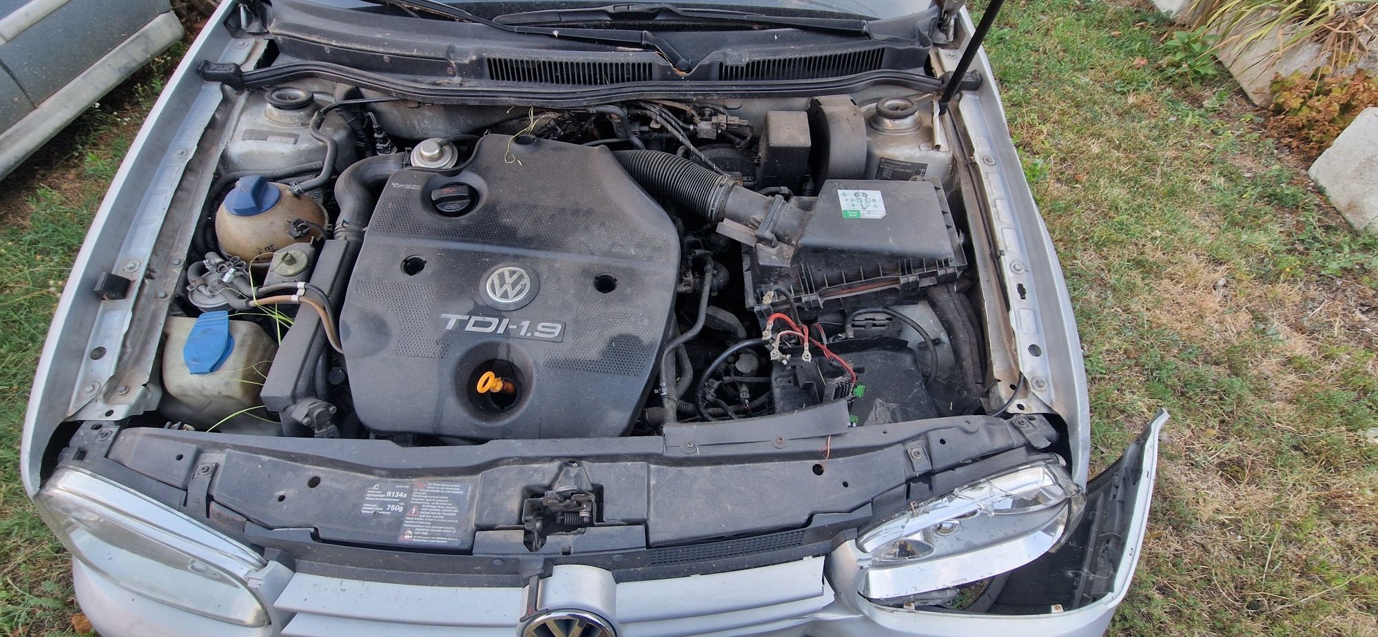 Продавам Volkswagen golf 4 1.9 TDI 90к.с. на части