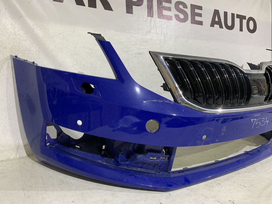 Bara fata Skoda Octavia 3, facelift, 2017, 2018, 2019, 2020, cod origine OE 5E0807221N, cu gauri pentru spalatori faruri si senzori de parcare.