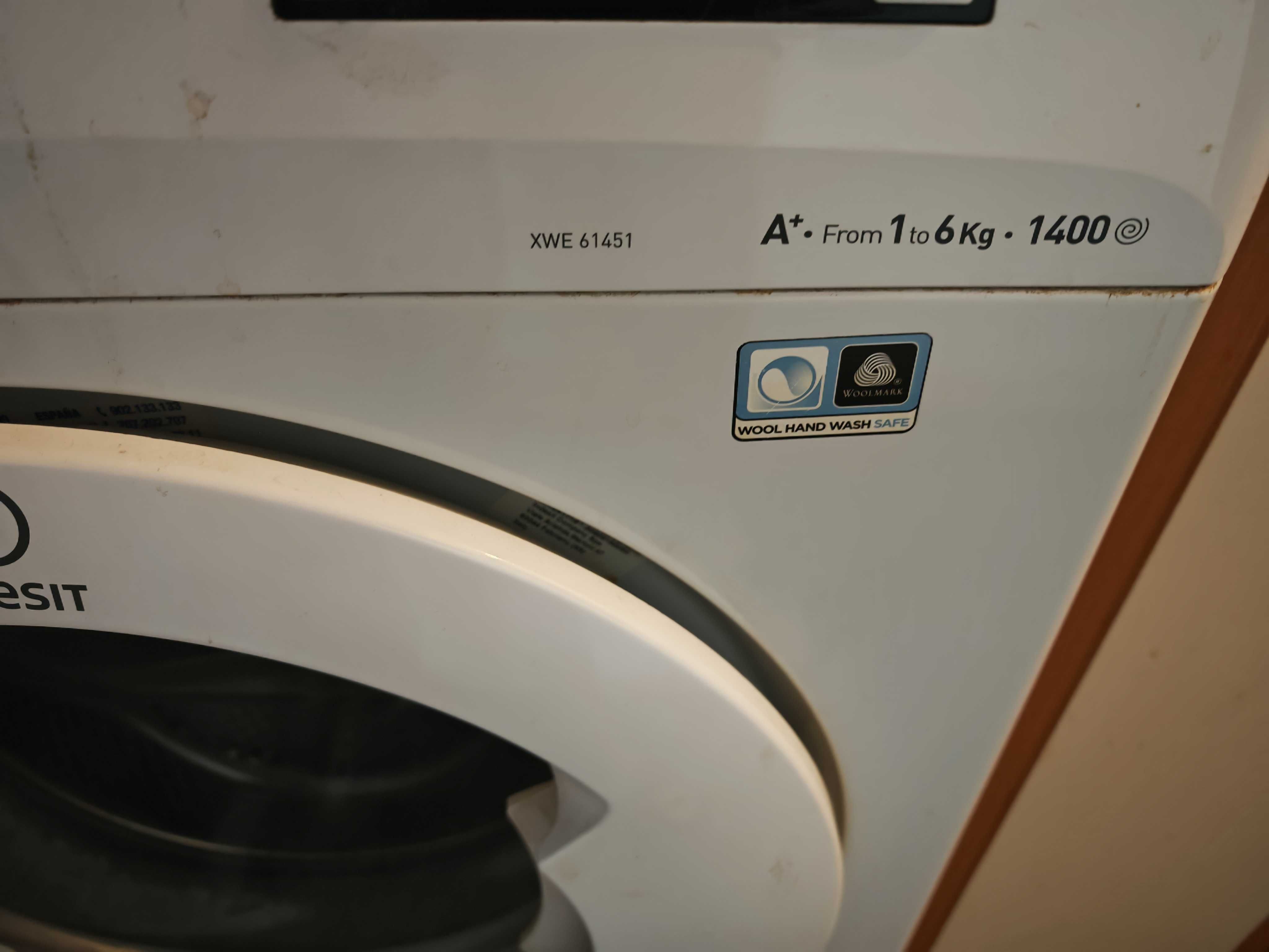 Пералня Indesit модел XWE 61451 на части.
