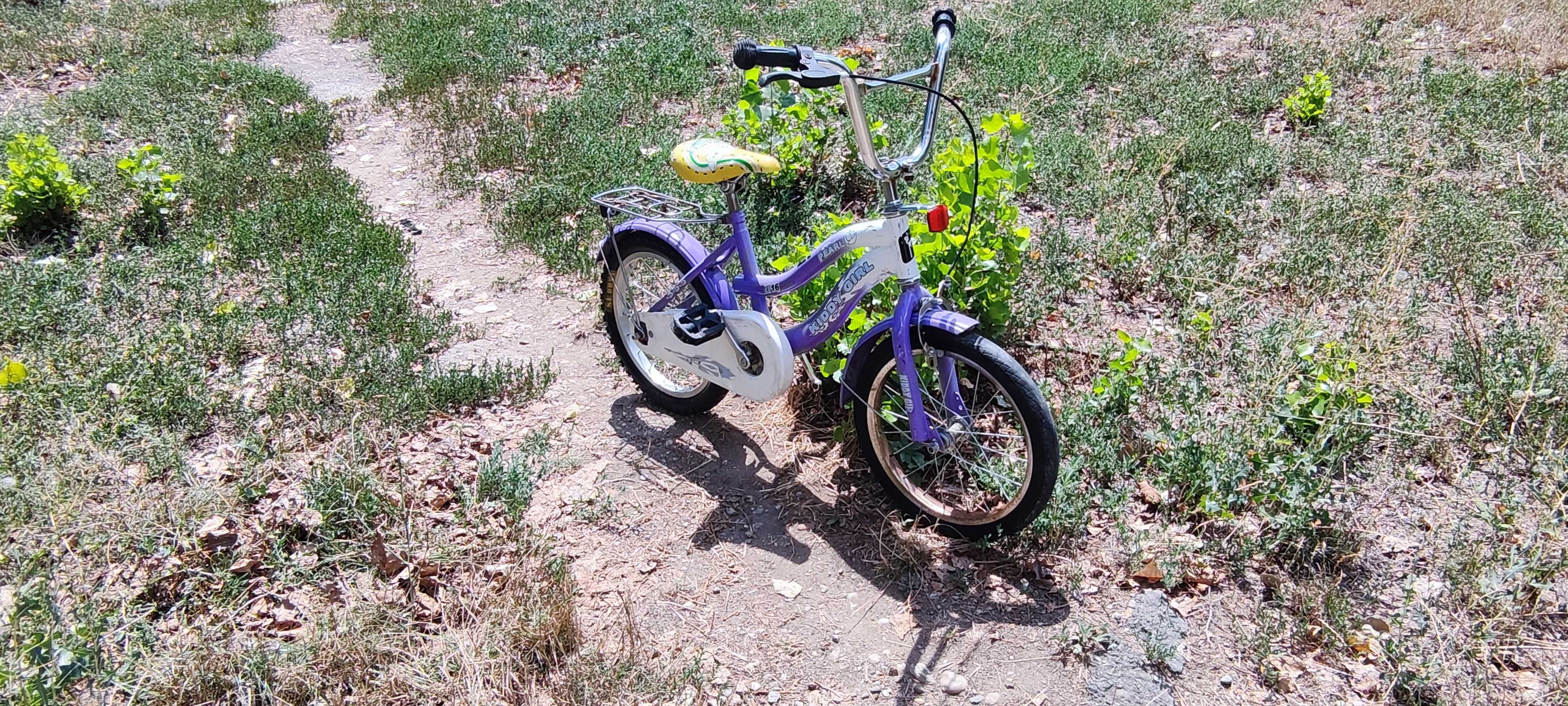 Bicicleta pt copii de 16 inchDHS Kiddy Girl 16" Varsta 4-7 ani