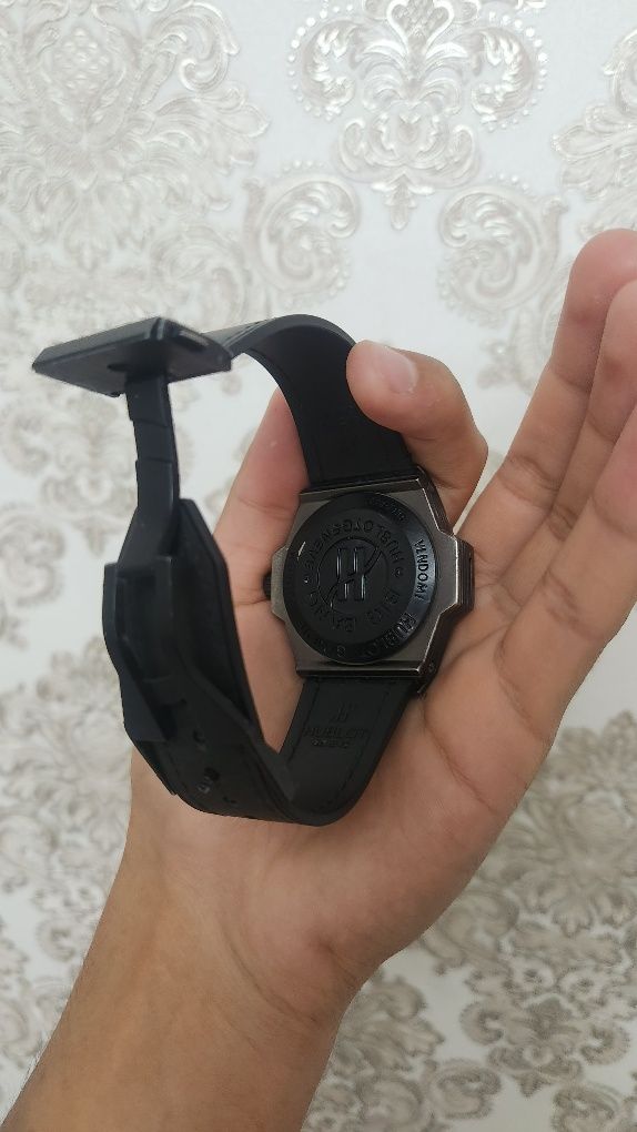 HUBLOT soat sotilad