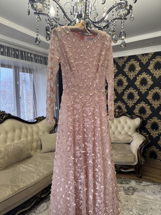 Продам вечернее платье Valentino размер 40/42