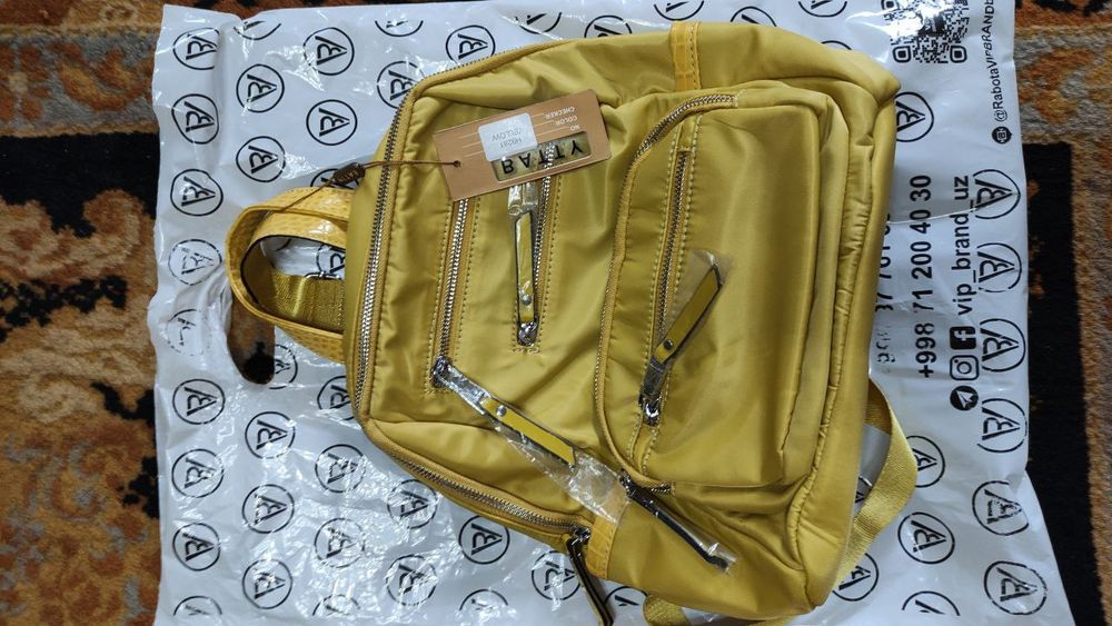 Рюкзак,новый, жёлтый (блестящий).250 000