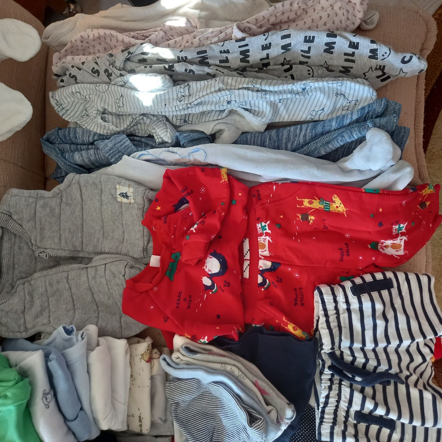 Lot haine bebe baiat 0-6  luni (50-68 cm) peste 60 articole