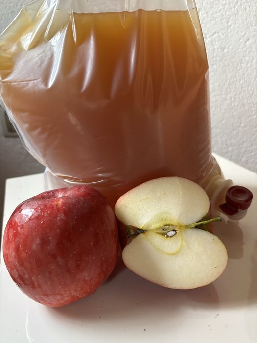 Vand mere si suc de mere